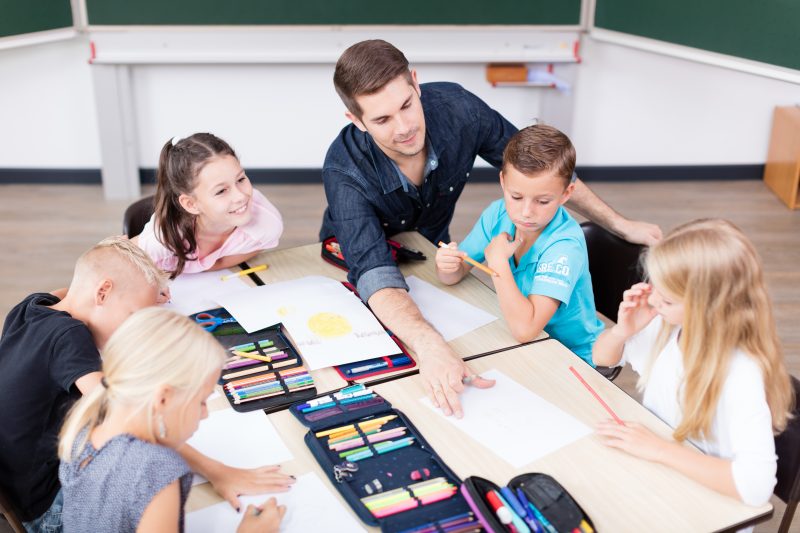 Grundschullehrer erklärt